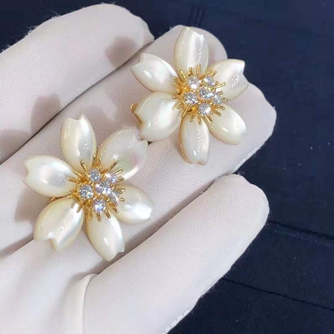 VCA 18k Yellow Gold Rose de Noel Mother-of-Pearl Flower Earrings Small Mode VCARA55600