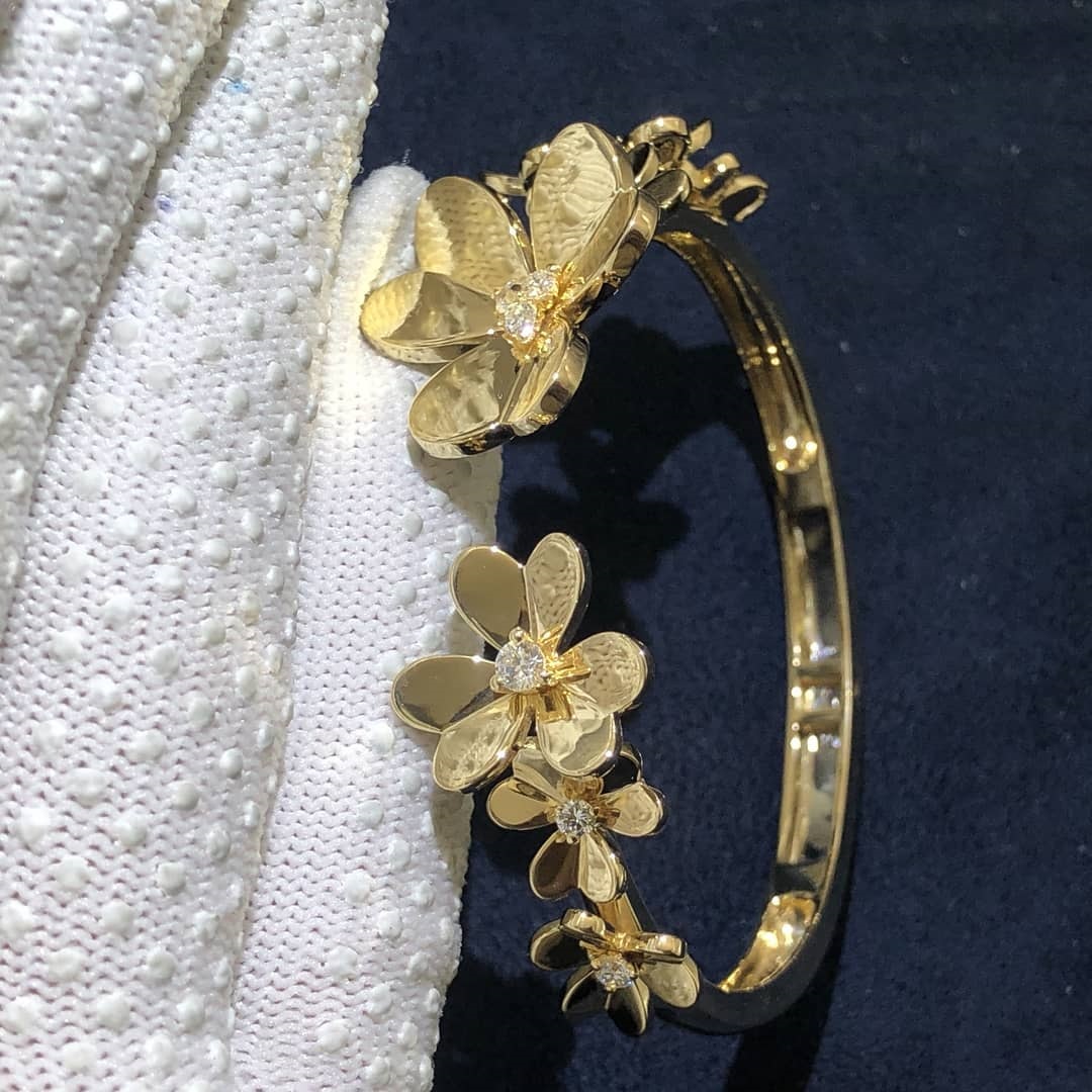 Van Cleef & Arpels Frivole 18k Yellow Gold Diamonds 7 Flowers Bracelet, Medium Model VCARP6L200